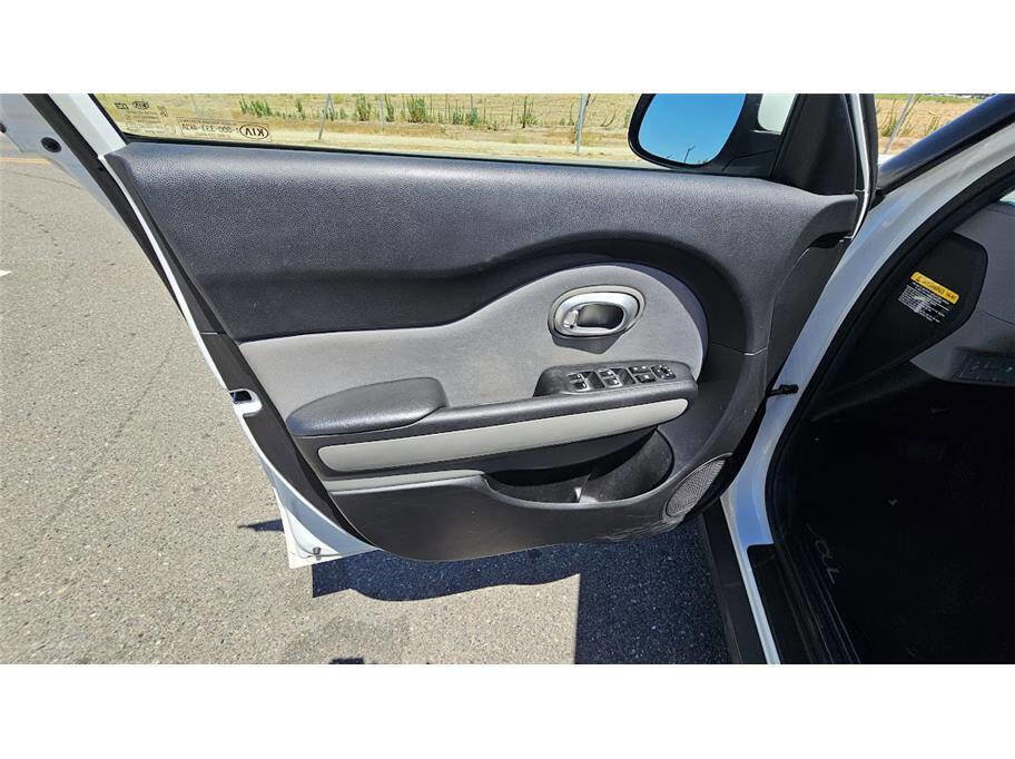 Used 2017 Kia Soul + image 26