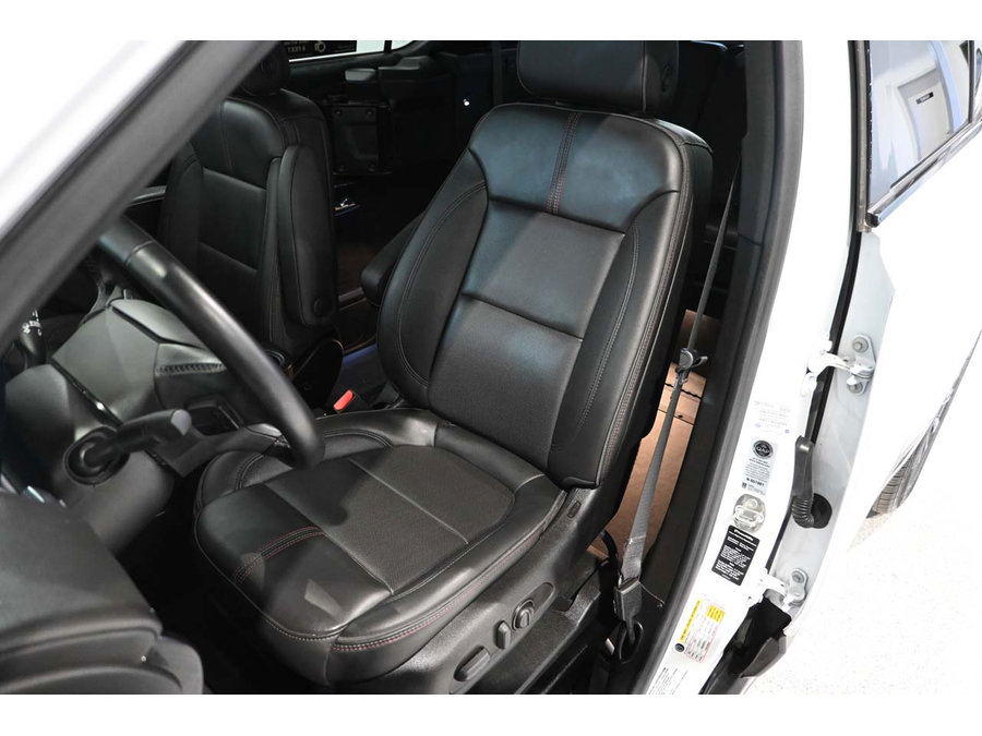 Used 2023 Chevrolet Traverse RS FWD image 14