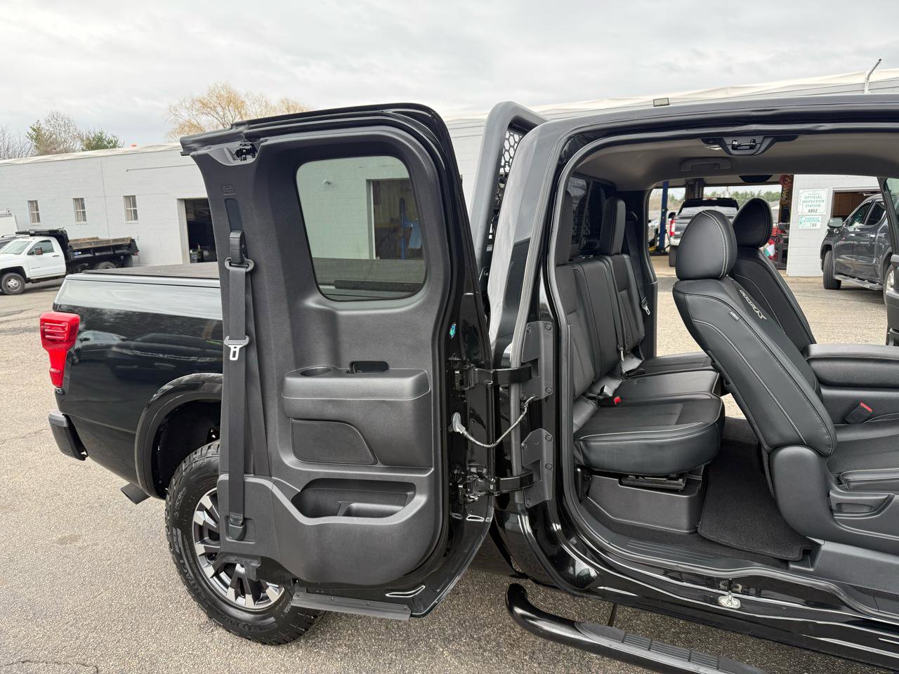 Used 2017 Nissan Titan PRO-4X image 18