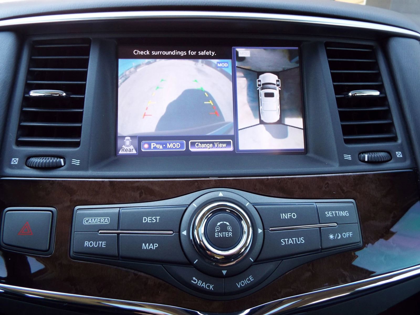 Used 2014 INFINITI QX80 4WD w/ Deluxe Touring Package image 19