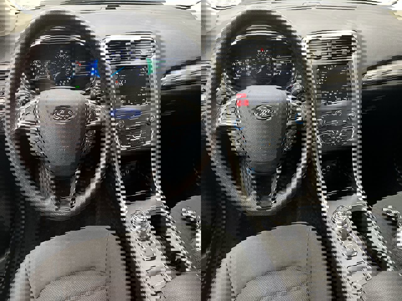 Used 2019 Ford Fusion SE image 13