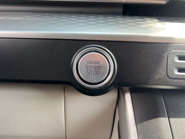 Certified 2024 Kia Carnival LX image 18