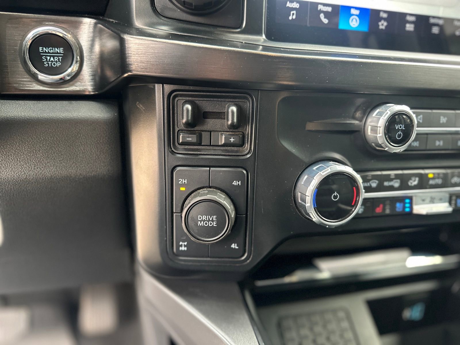 Used 2023 Ford F350 Lariat w/ Lariat Ultimate Package image 38