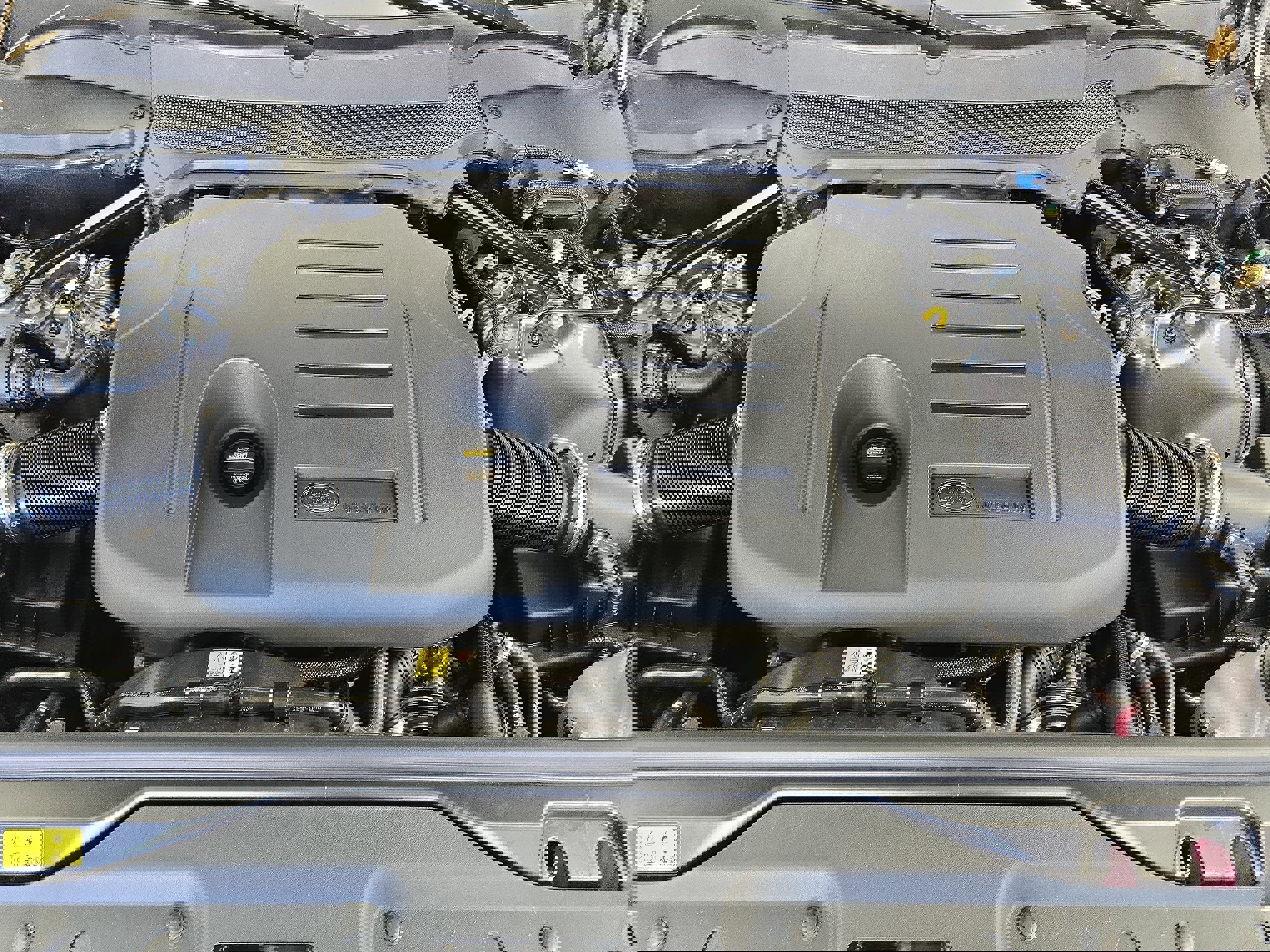 Certified 2025 Land Rover Discovery Dynamic SE image 32