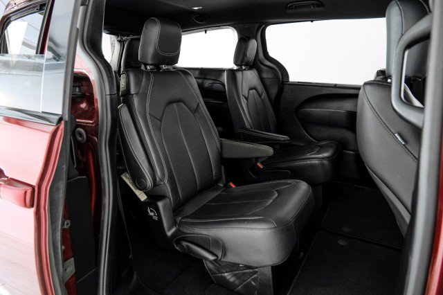 Used 2019 Chrysler Pacifica Touring-L w/ S Appearance Package FWD image 33