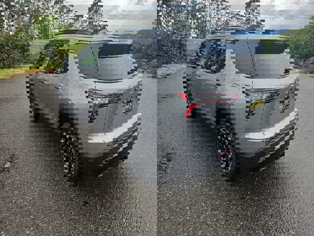 Used 2025 Chevrolet Equinox RS image 3