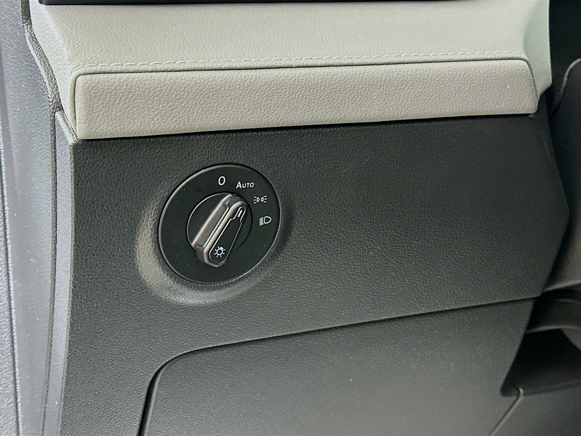 Used 2024 Volkswagen Taos SE image 10