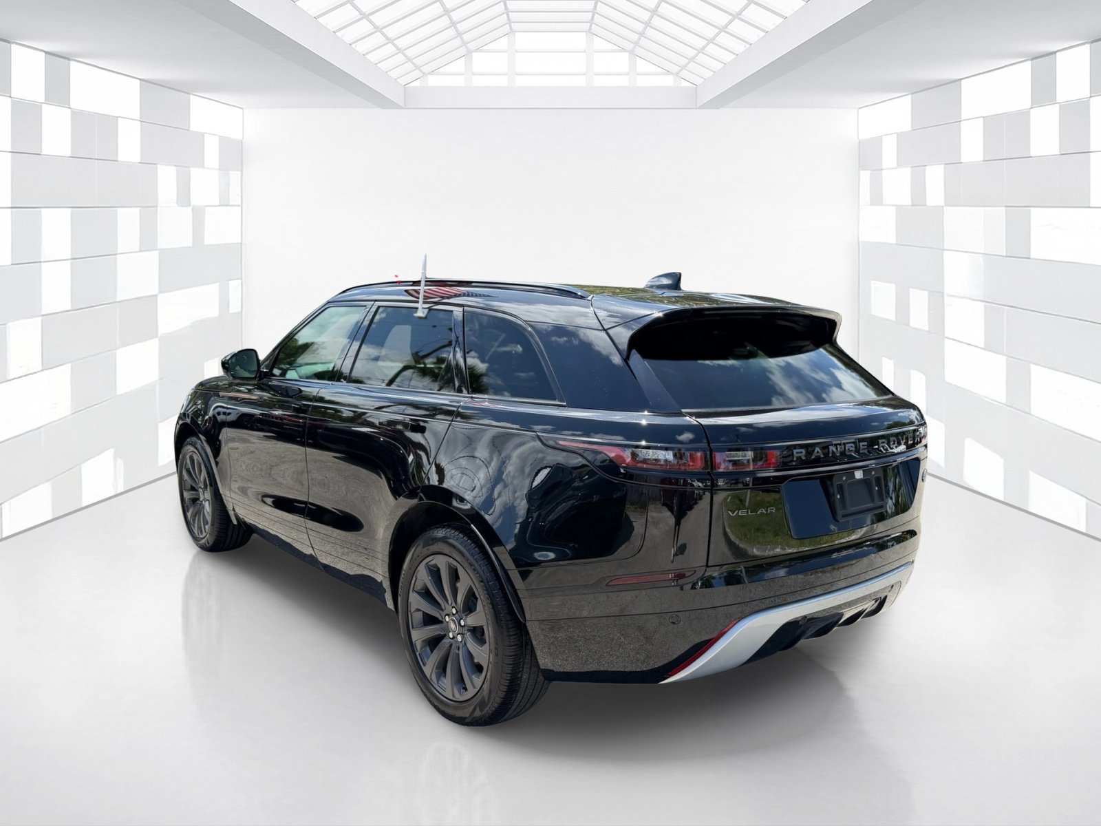 Used 2022 Land Rover Range Rover Velar R-Dynamic S AWD/4WD image 5