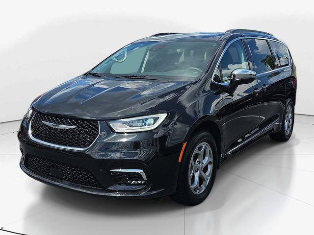 Used 2023 Chrysler Pacifica Limited w/ Uconnect Theater Family Group AWD/4WD image 9