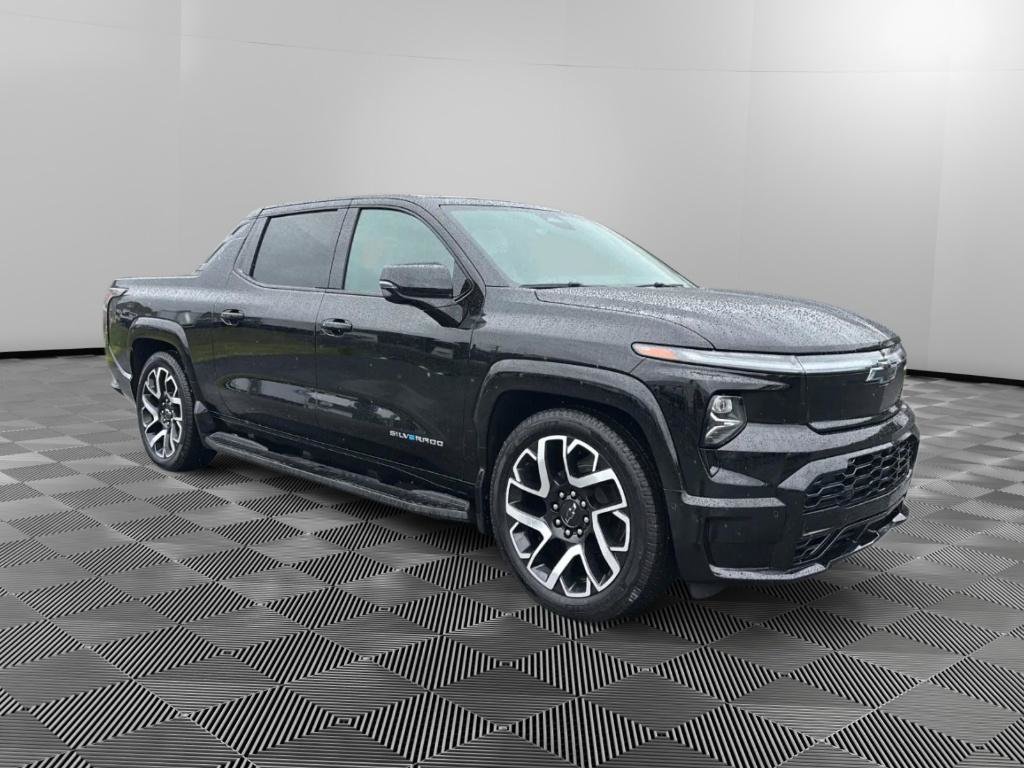 Used 2025 Chevrolet Silverado EV RST AWD/4WD image 2
