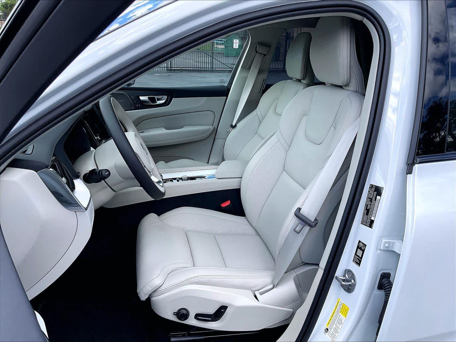 New 2026 Volvo XC60 T8 Ultra w/ Protection Package Premier AWD/4WD image 11