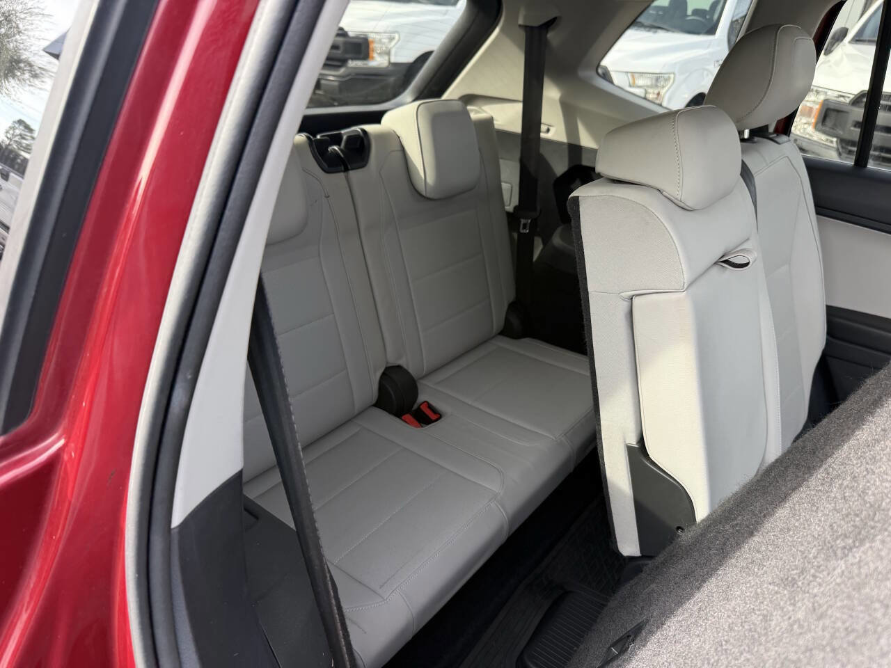 Used 2018 Volkswagen Tiguan SEL FWD image 17