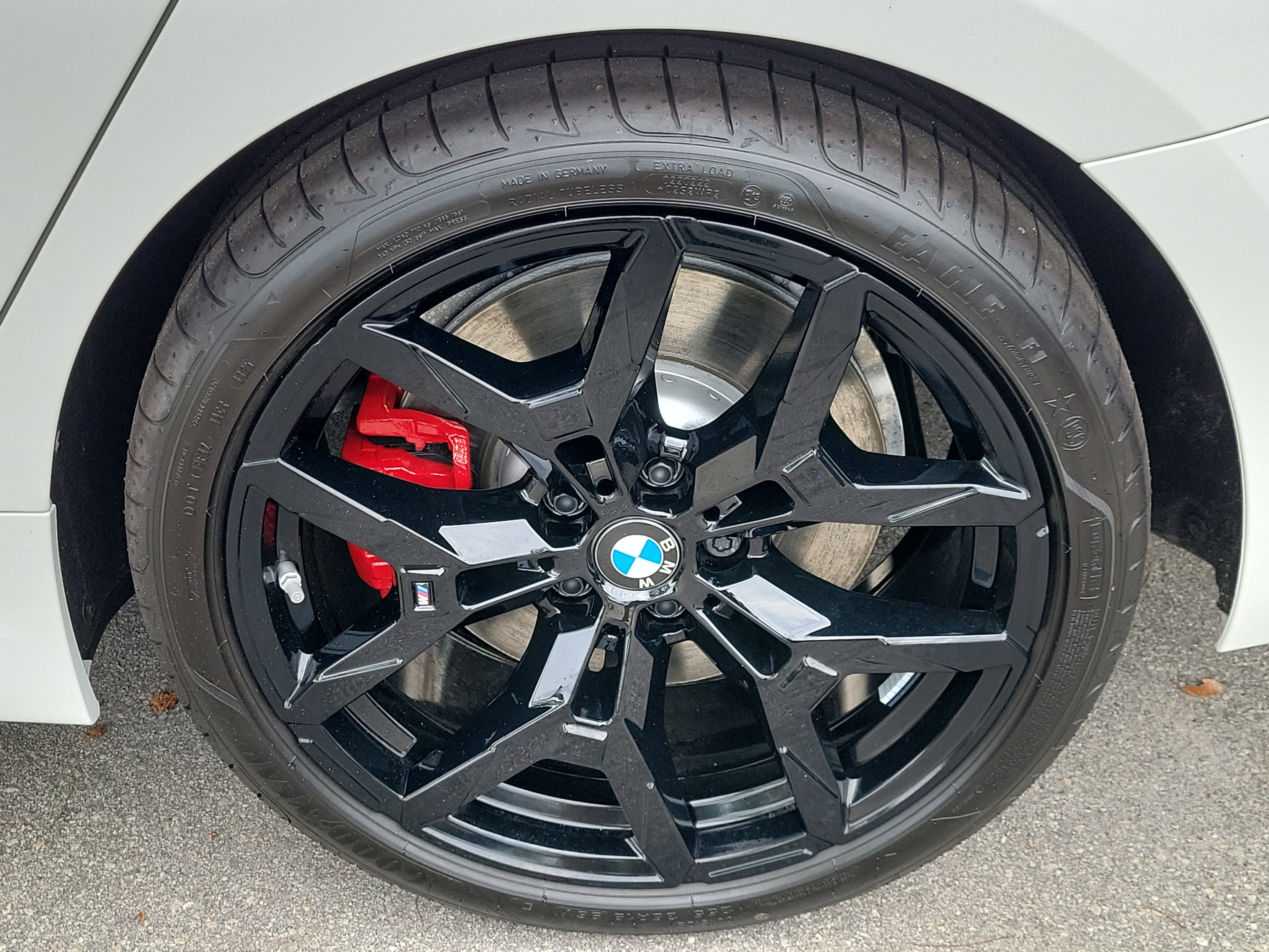 New 2026 BMW 330i Sedan w/ M Sport Package RWD image 6