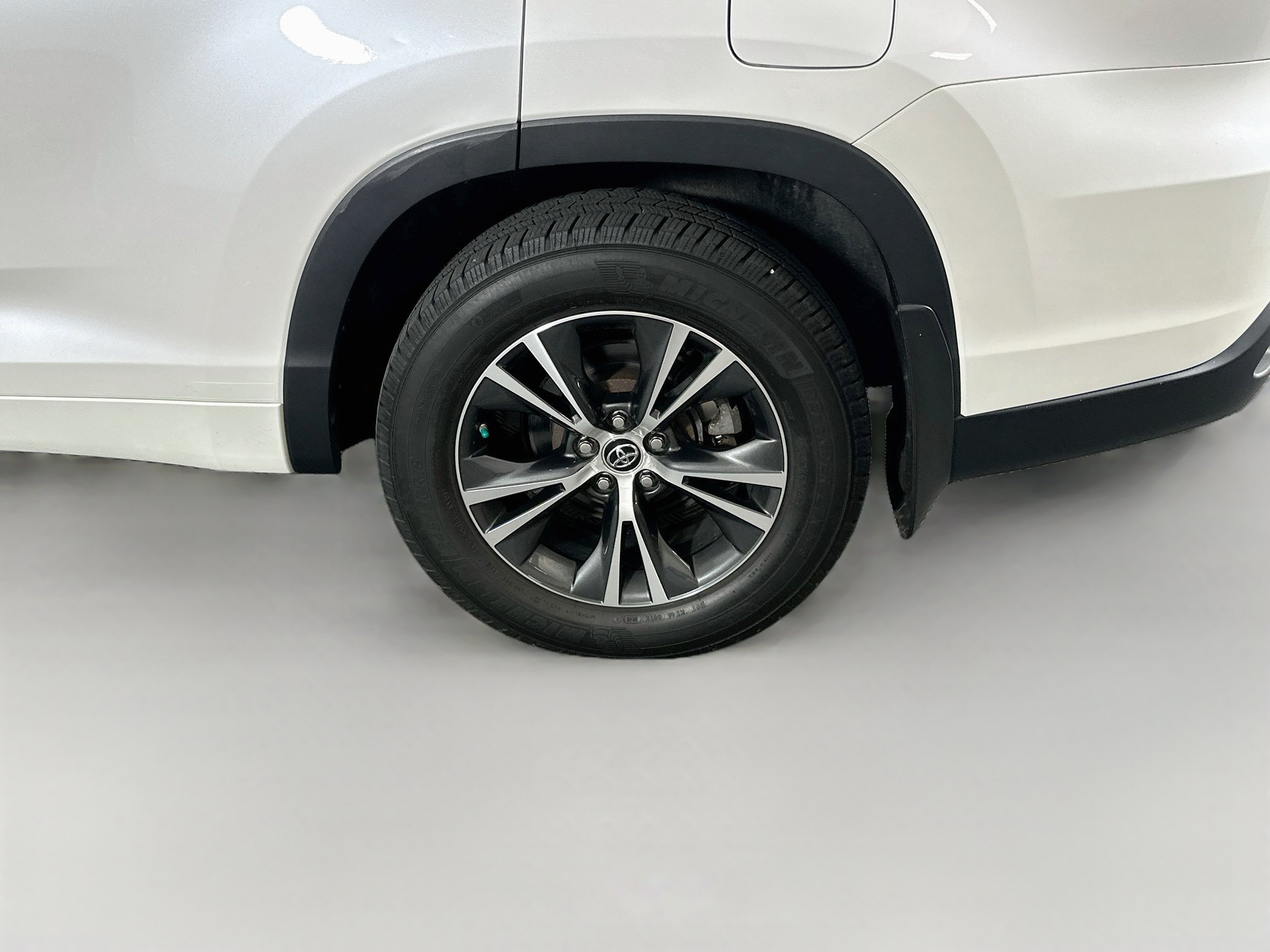 Used 2016 Toyota Highlander XLE AWD/4WD image 11
