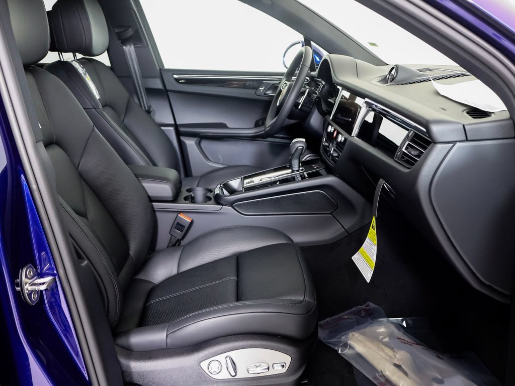 New 2026 Porsche Macan AWD/4WD image 8