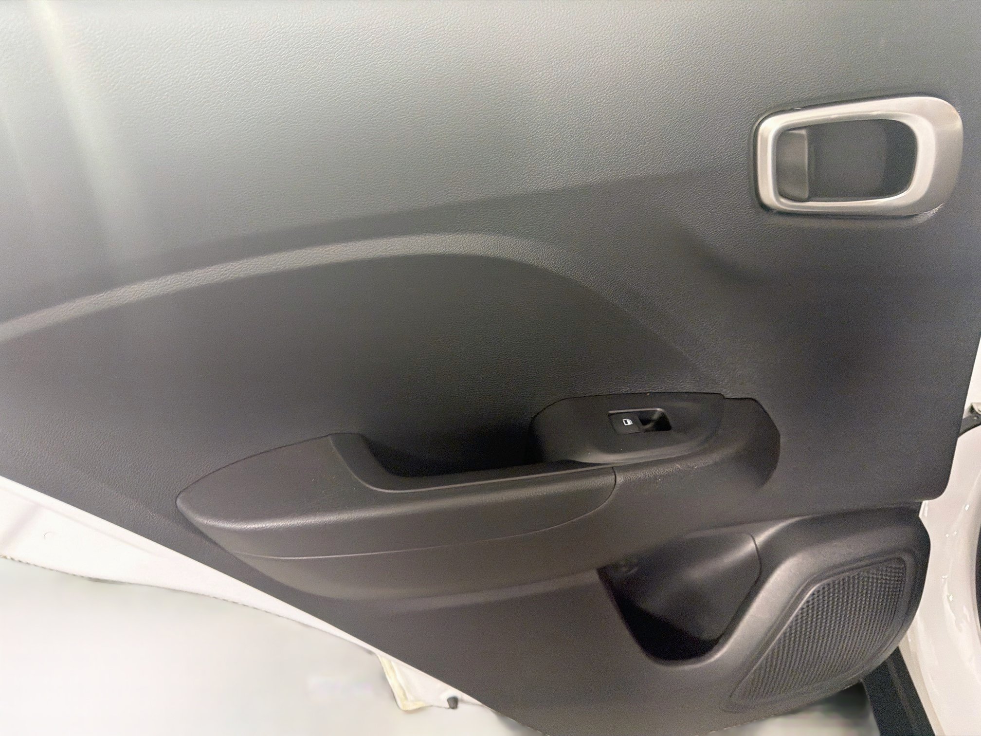 Used 2025 Hyundai Venue SEL FWD image 25