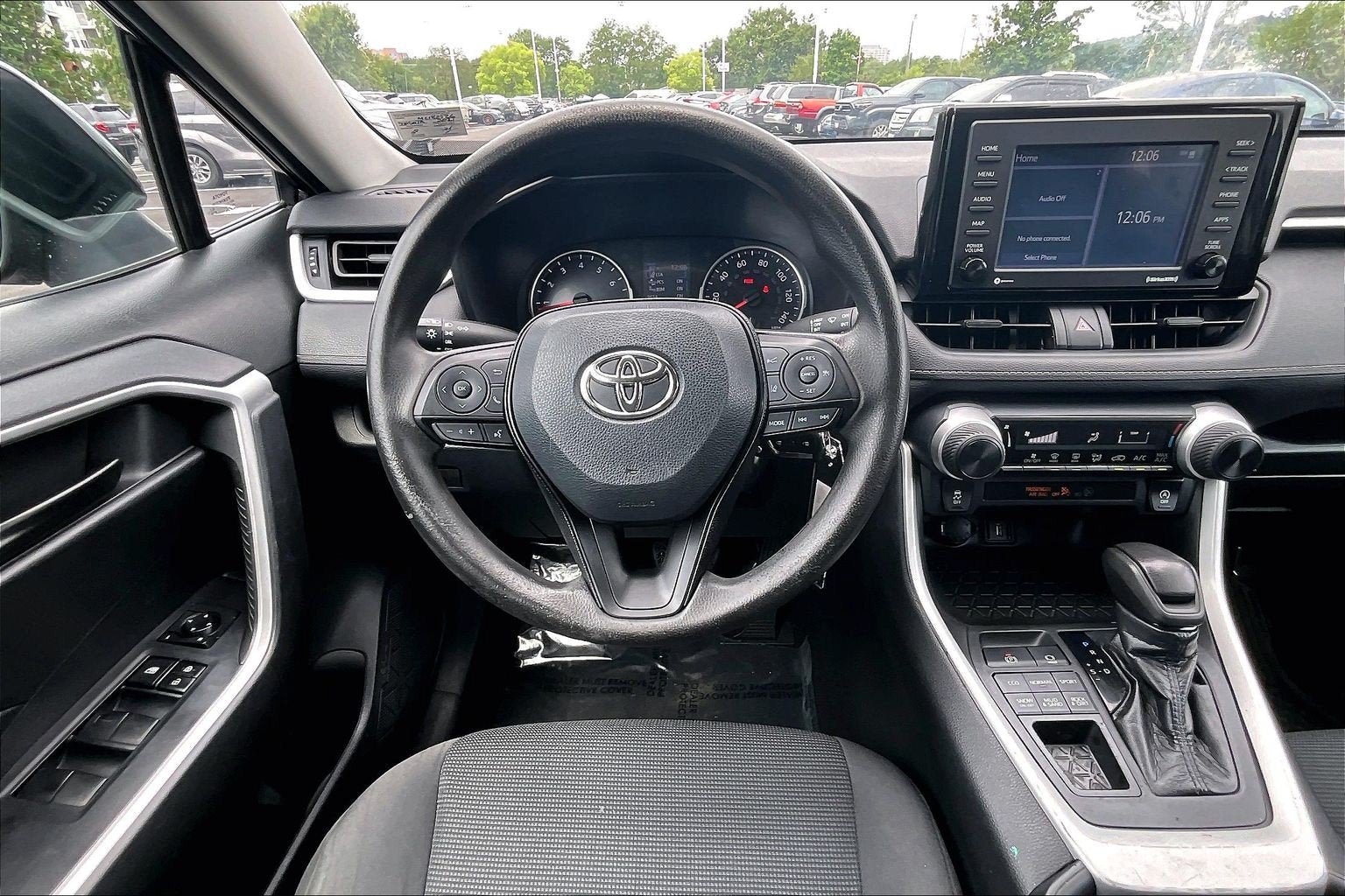 Used 2021 Toyota RAV4 LE AWD/4WD image 5