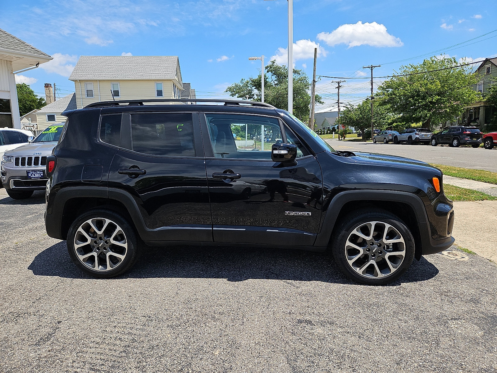 Used 2022 Jeep Renegade Limited w/ Sun, Sound & Wheels Group AWD/4WD image 8