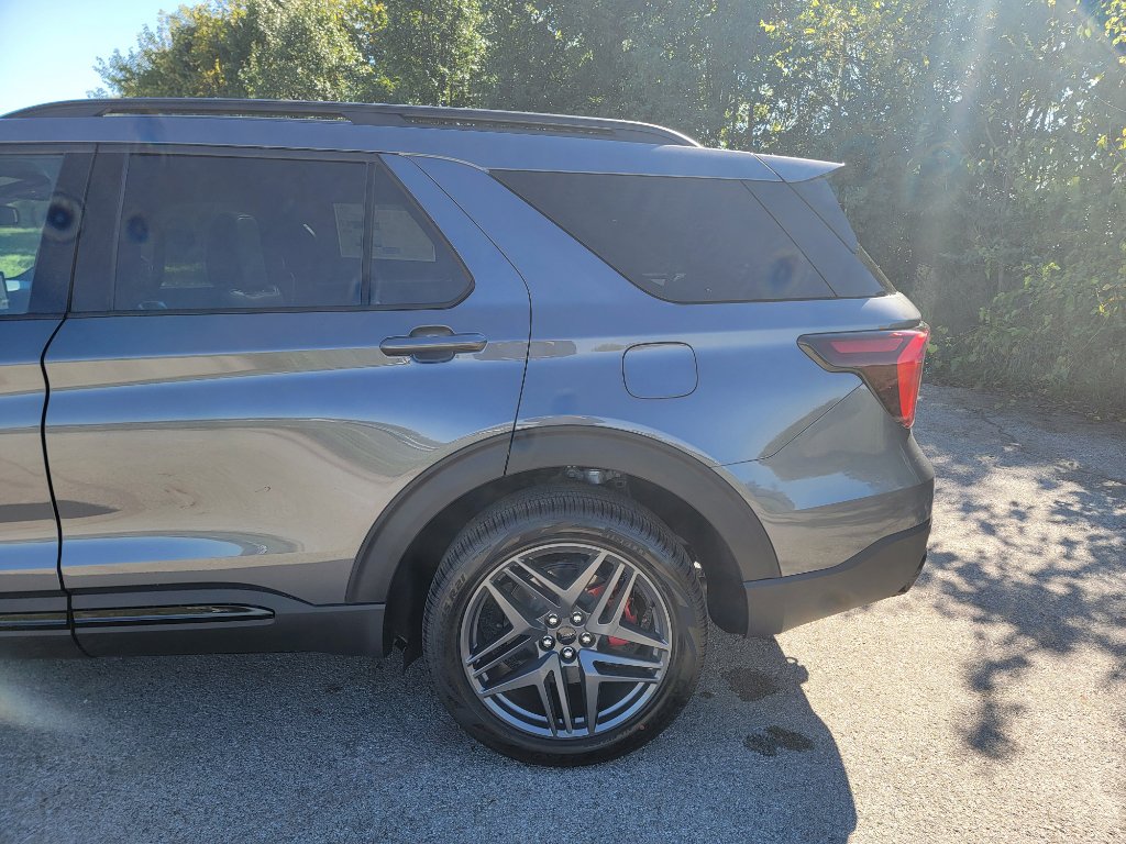 New 2026 Ford Explorer ST-Line w/ ST-Line Street Pack image 10