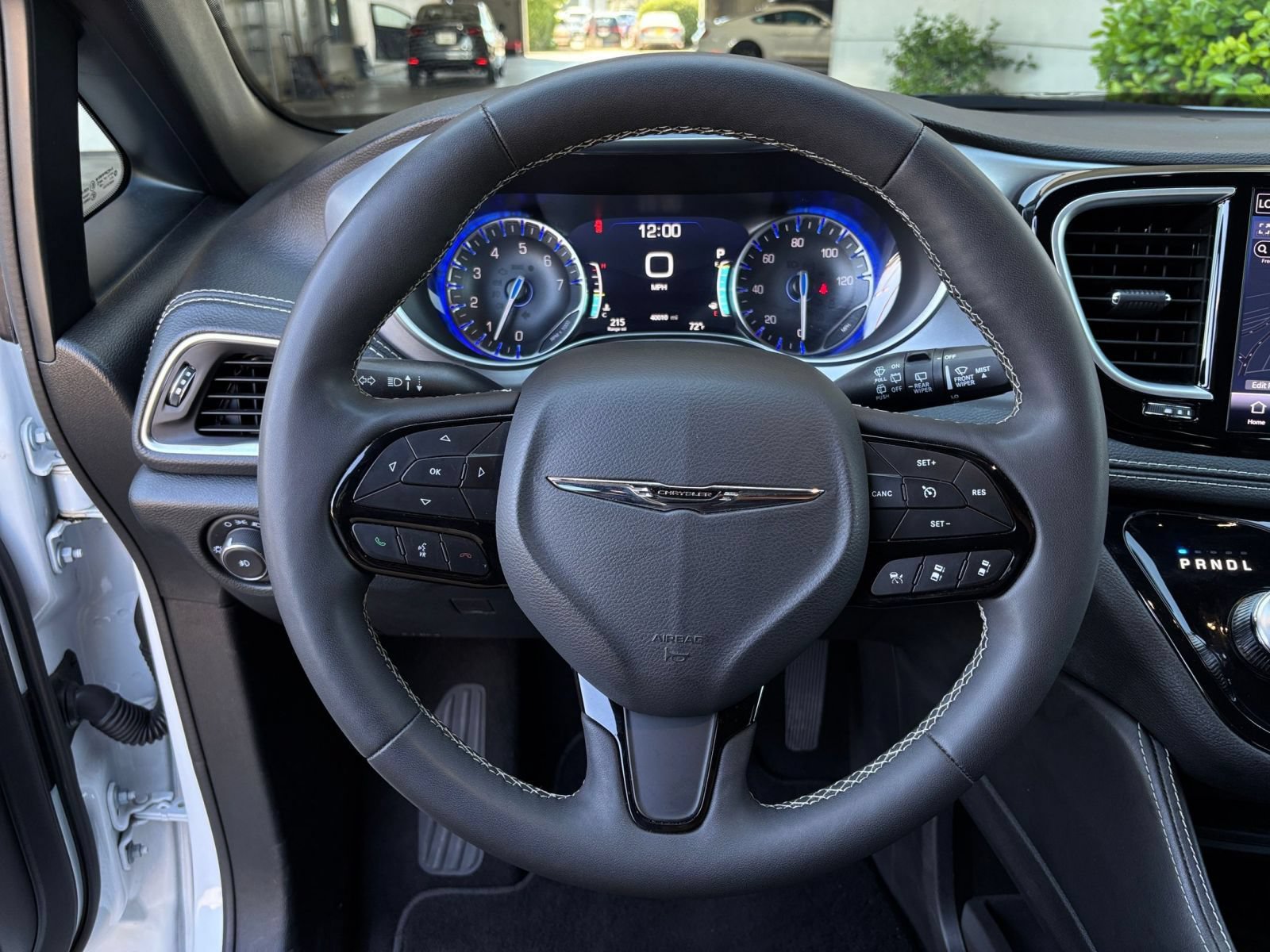 Used 2025 Chrysler Pacifica Limited FWD image 30