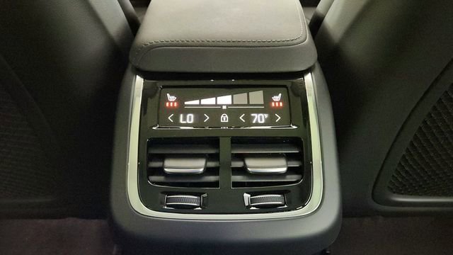 New 2026 Volvo XC60 B5 Ultra w/ Climate Package AWD/4WD image 31