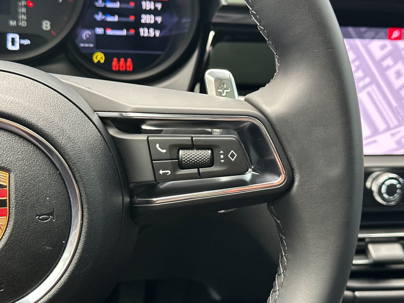 Certified 2025 Porsche Macan AWD/4WD image 27
