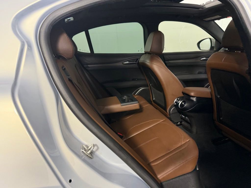 Used 2023 Alfa Romeo Stelvio Ti image 32