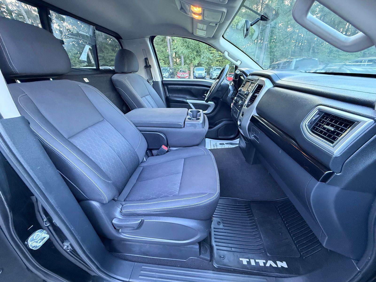 Used 2017 Nissan Titan SV RWD image 19