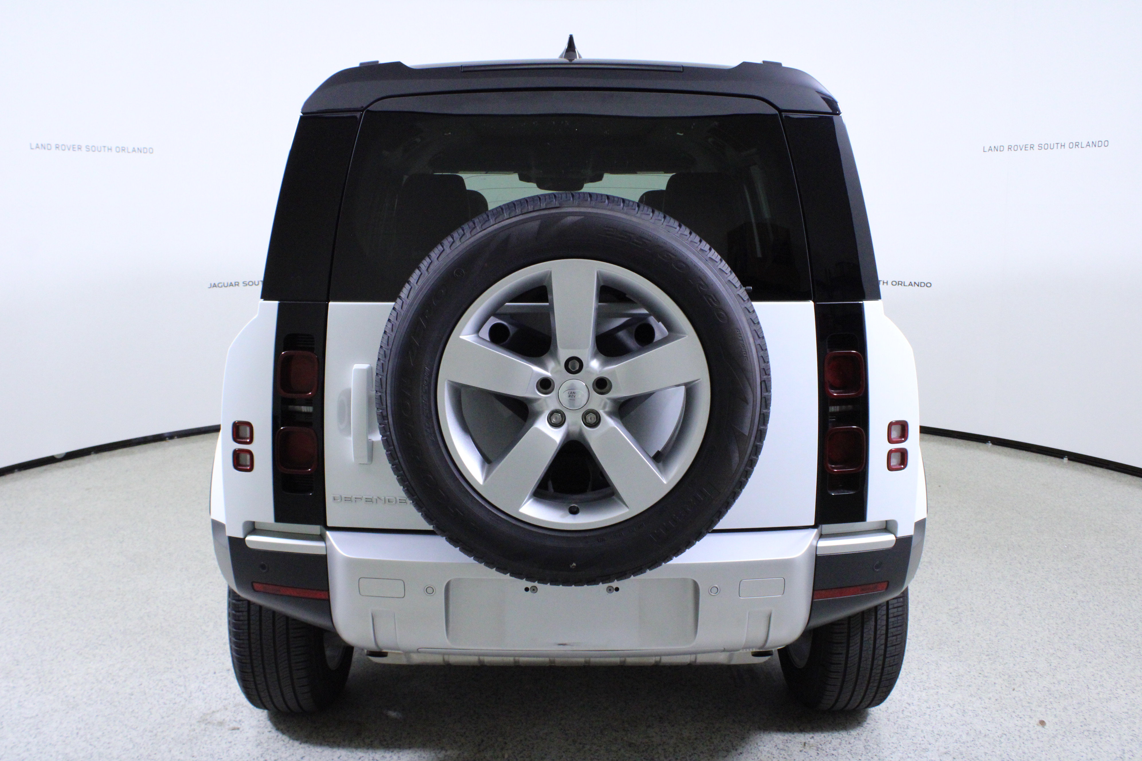 Used 2025 Land Rover Defender 110 S image 6