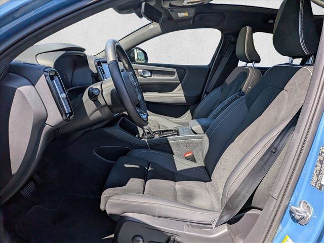 Used 2023 Volvo C40 P8 Recharge Ultimate image 17