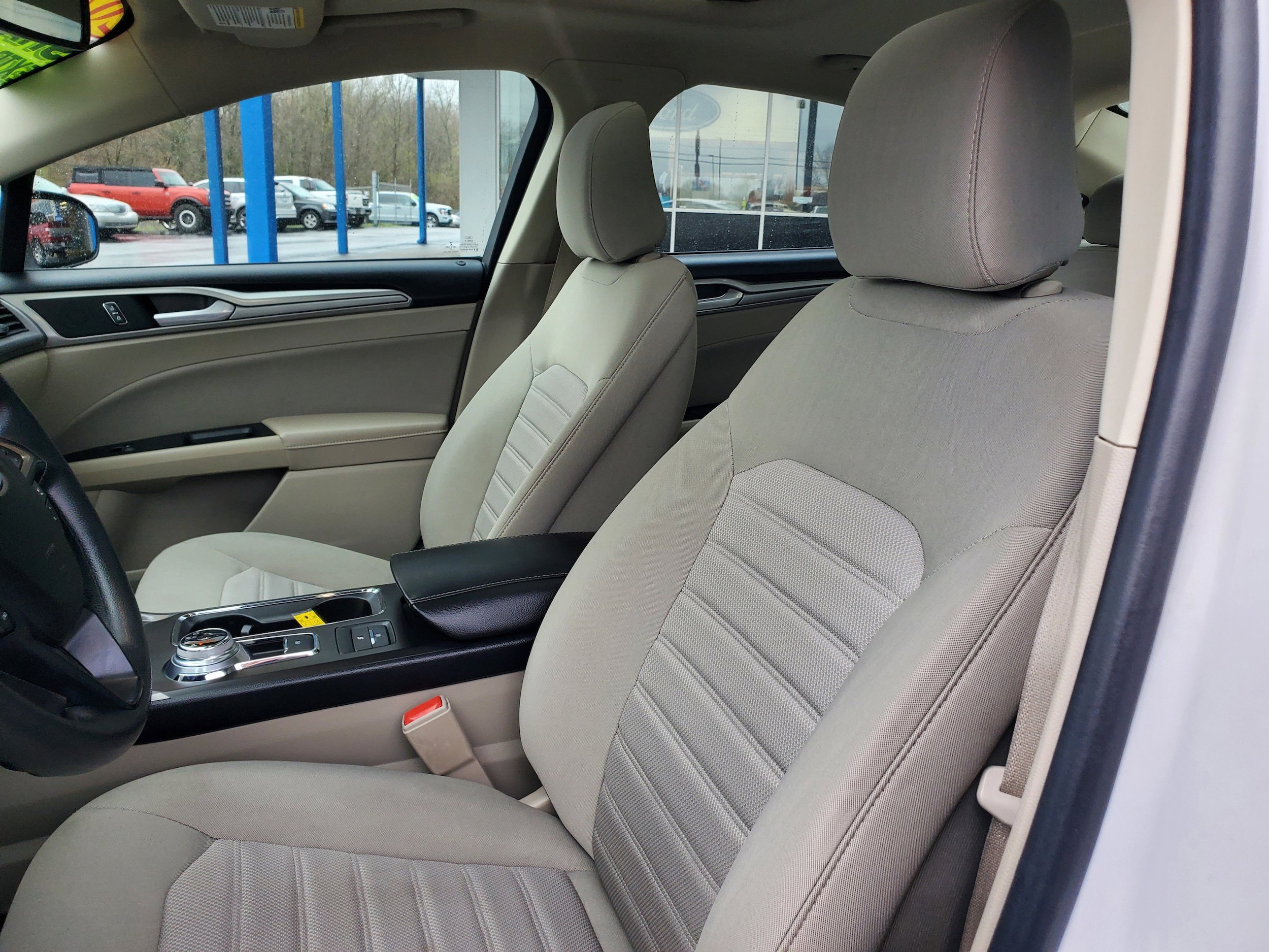 Used 2020 Ford Fusion SE image 16