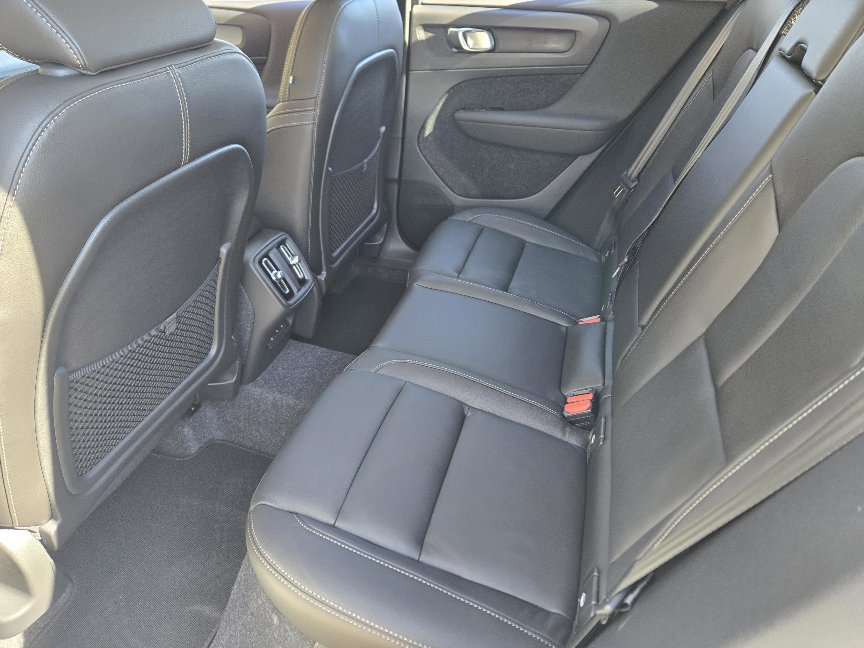 New 2026 Volvo XC40 B4 Core w/ Climate Package image 26