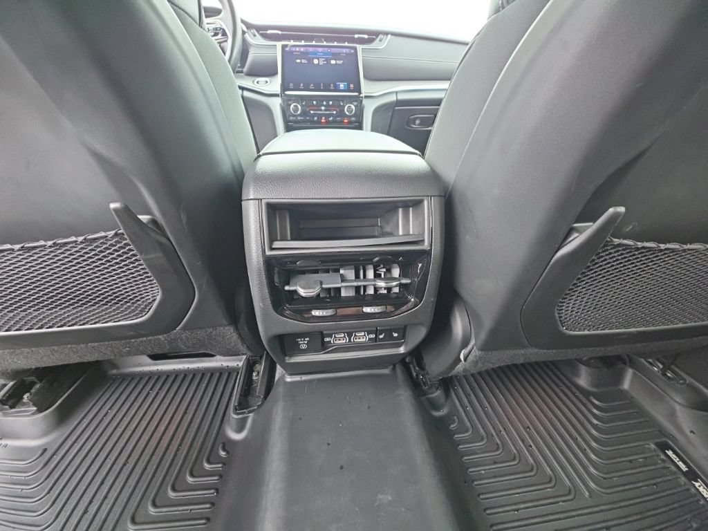 Used 2022 Jeep Grand Cherokee Overland AWD/4WD image 16