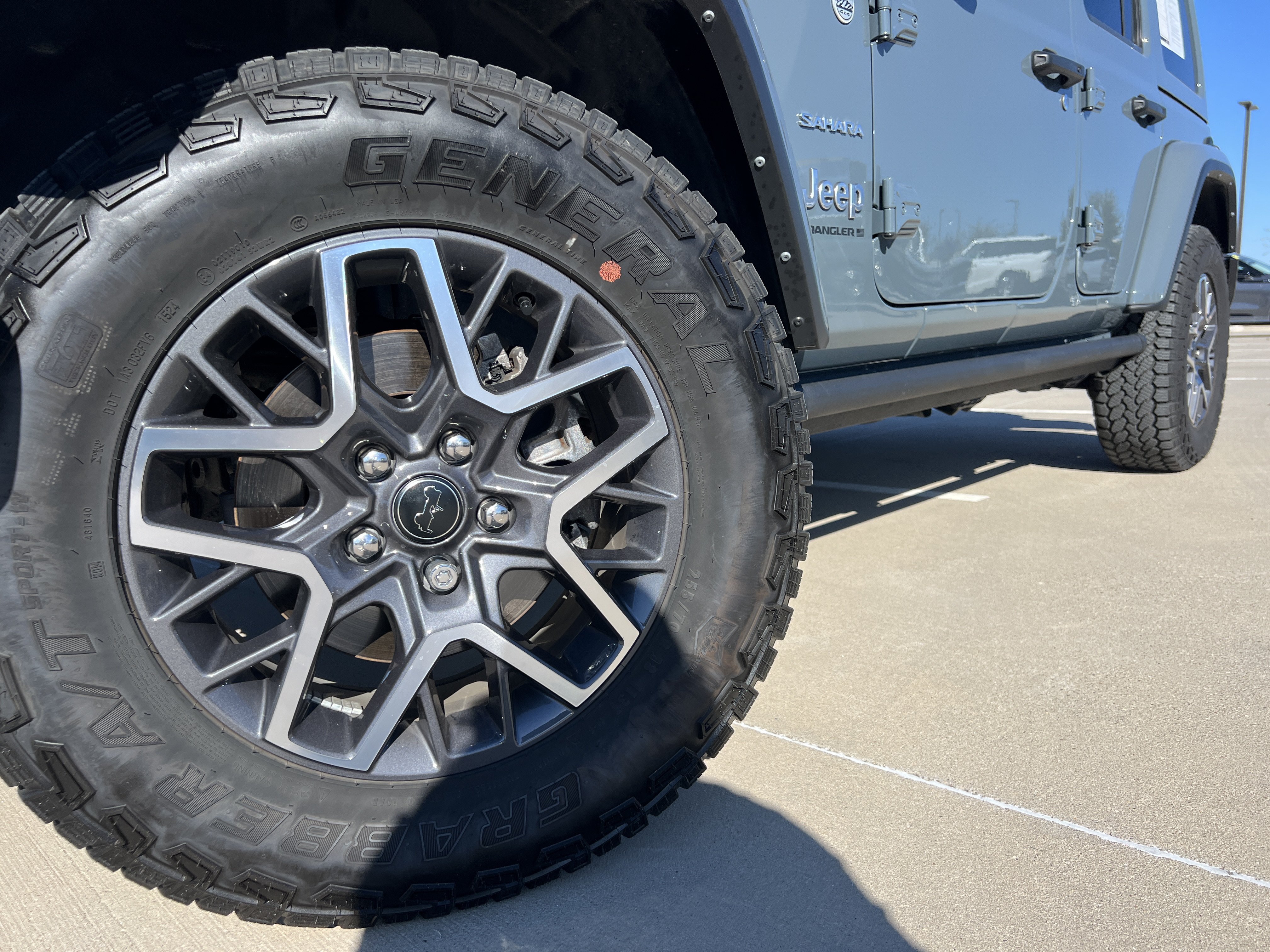 Used 2024 Jeep Wrangler Unlimited Sahara w/ Safety Group AWD/4WD image 13