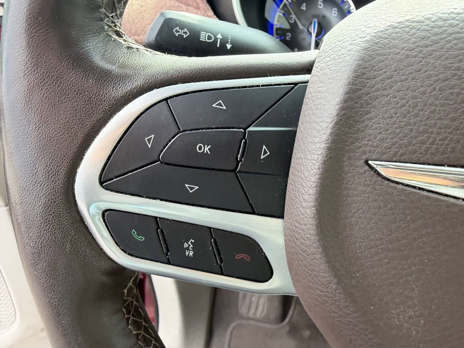 Used 2021 Chrysler Pacifica Touring-L w/ Premium & Safety Sphere Group FWD image 12