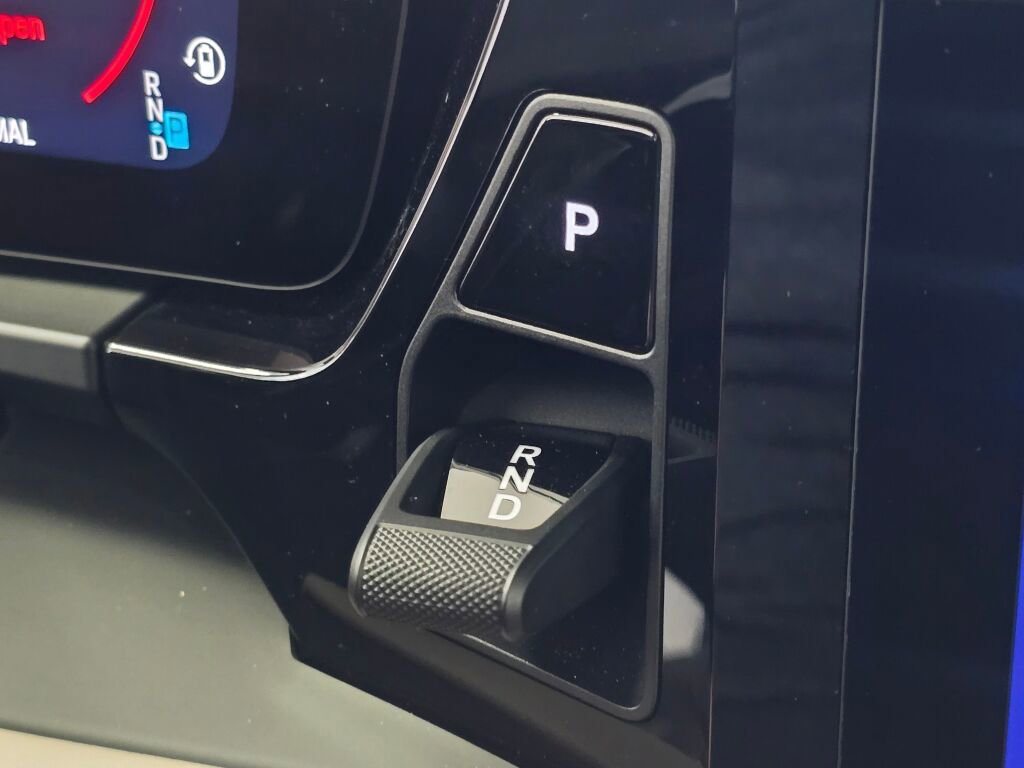 Certified 2025 Porsche Macan Electric image 18