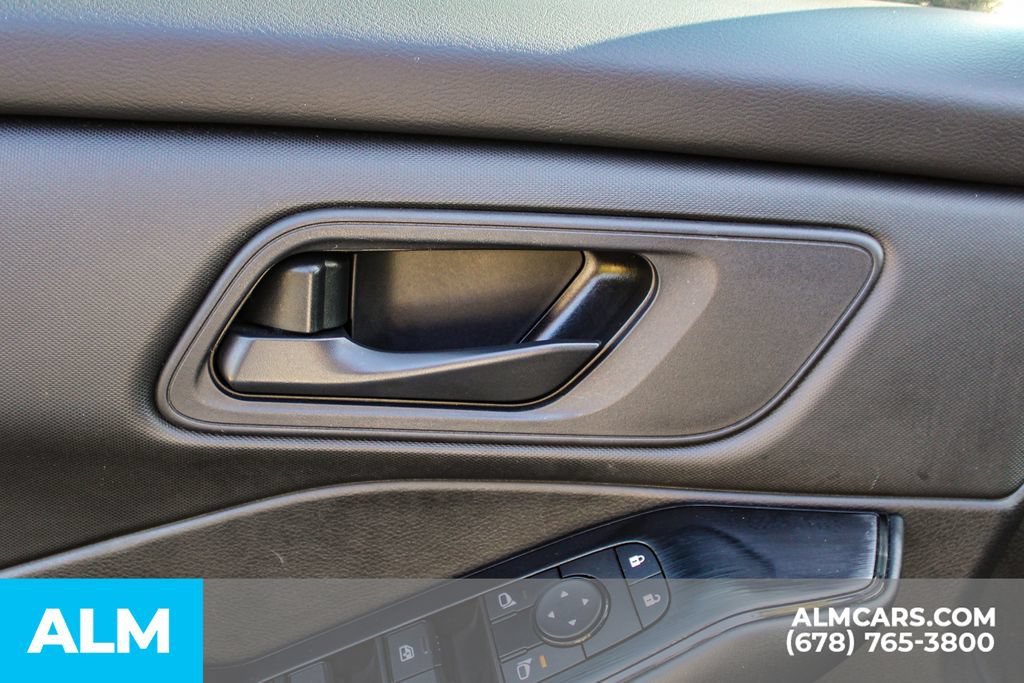 Used 2024 Nissan Rogue S FWD image 39