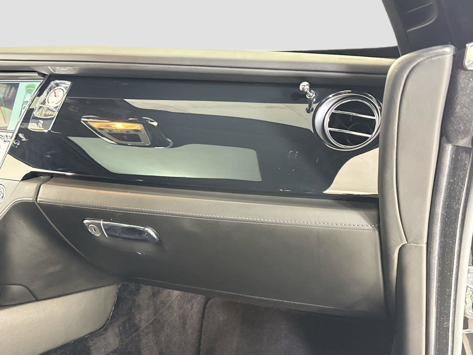 Used 2014 Rolls-Royce Wraith RWD image 28