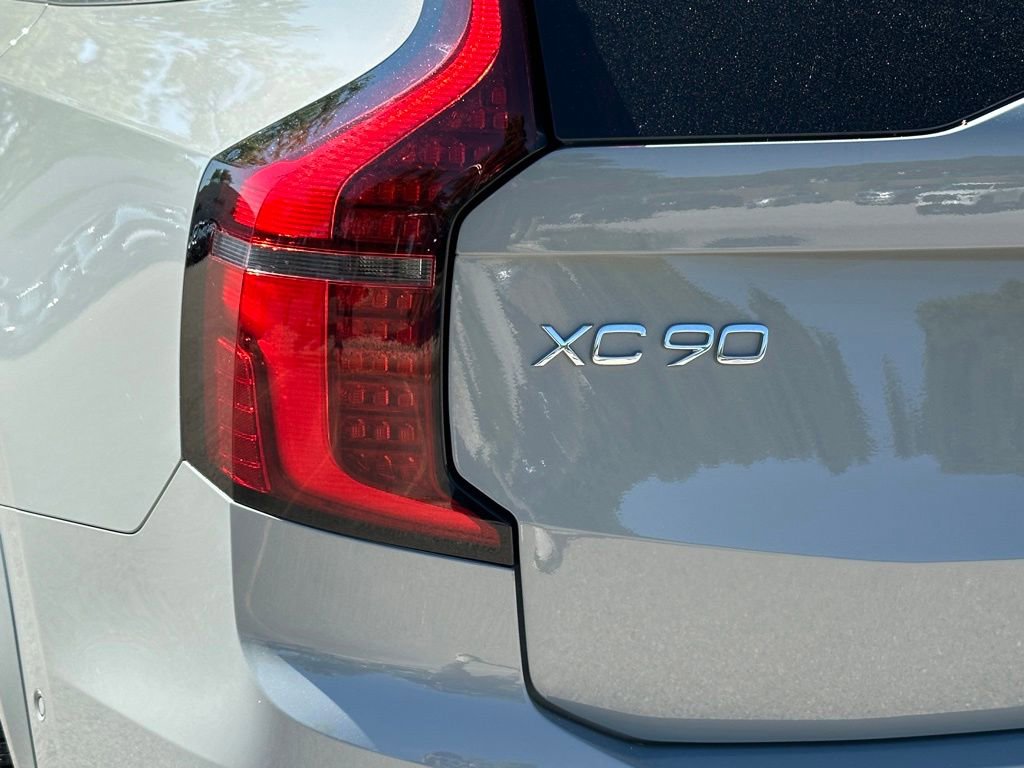 Used 2025 Volvo XC90 B5 Plus AWD/4WD image 11