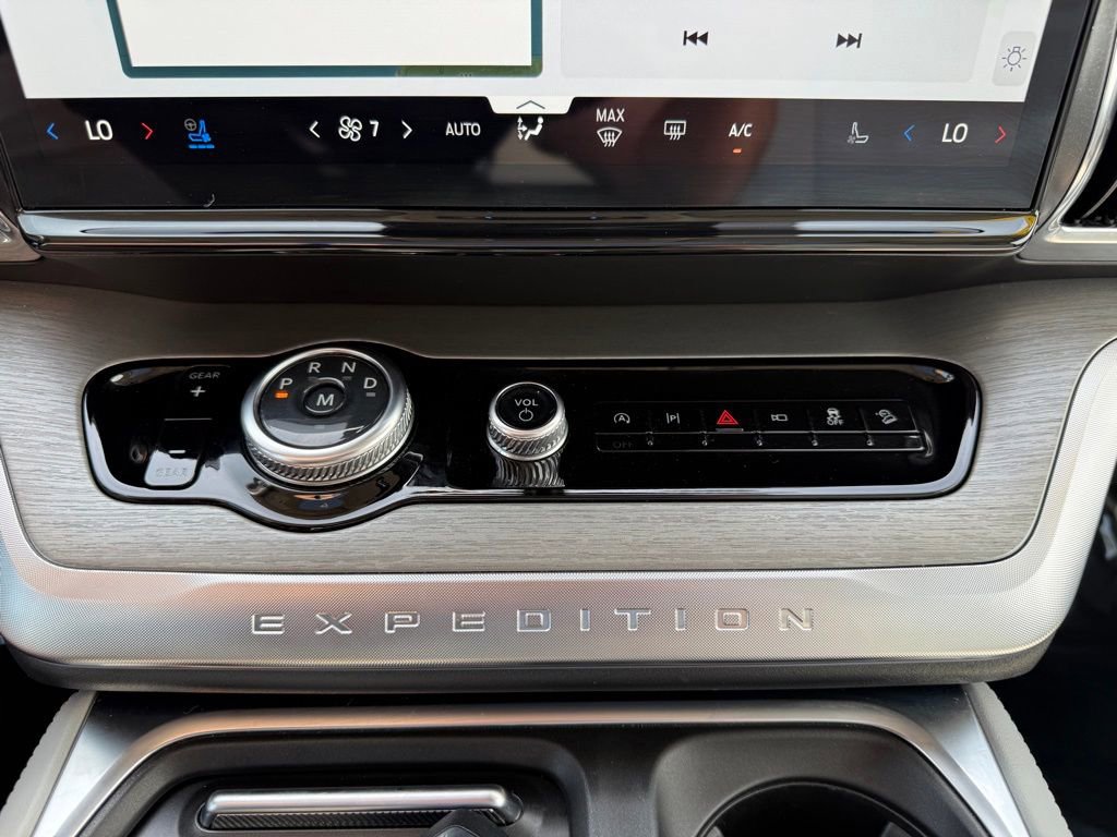 Used 2025 Ford Expedition Max Platinum image 28