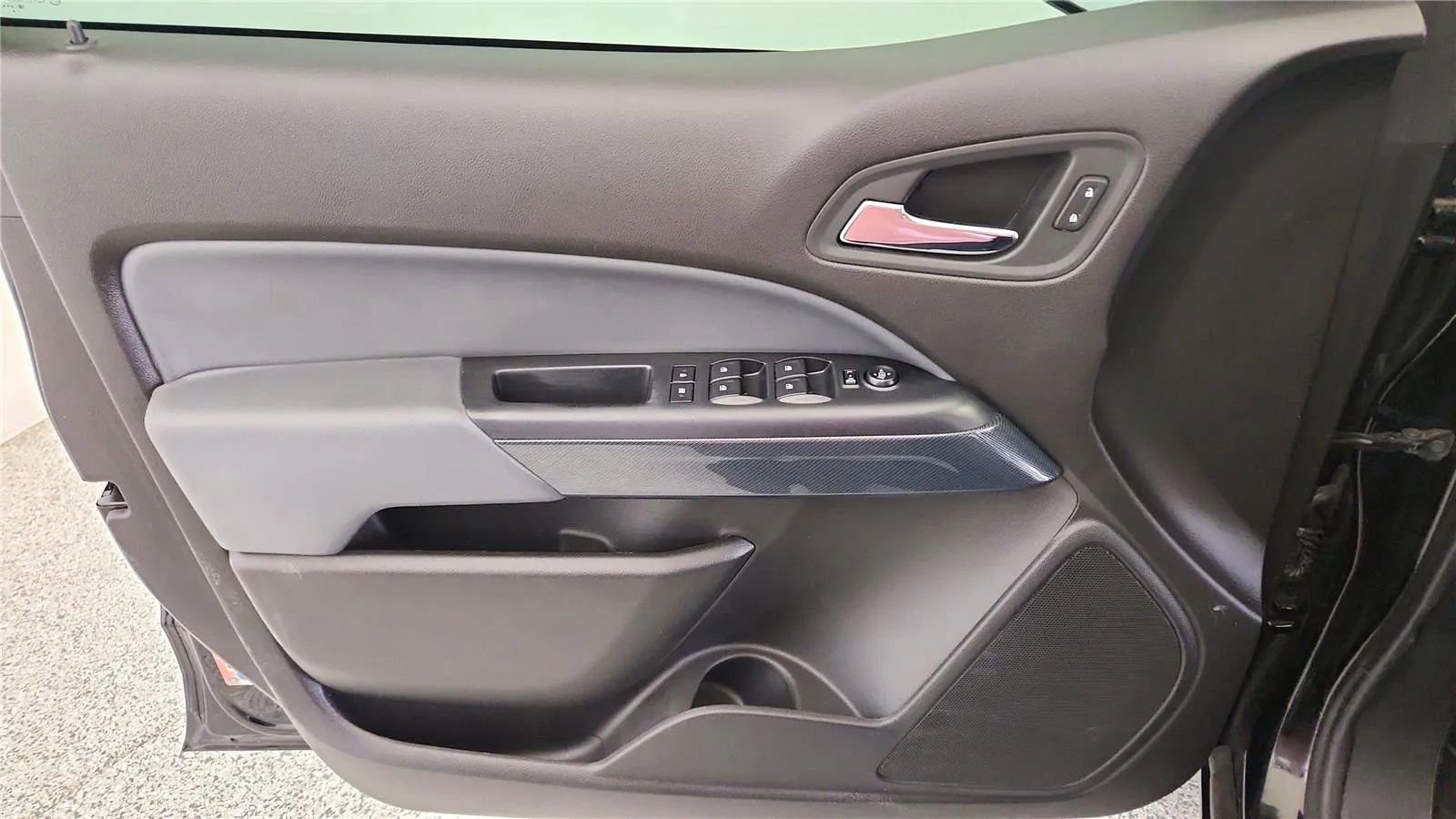 Used 2017 Chevrolet Colorado Z71 image 31