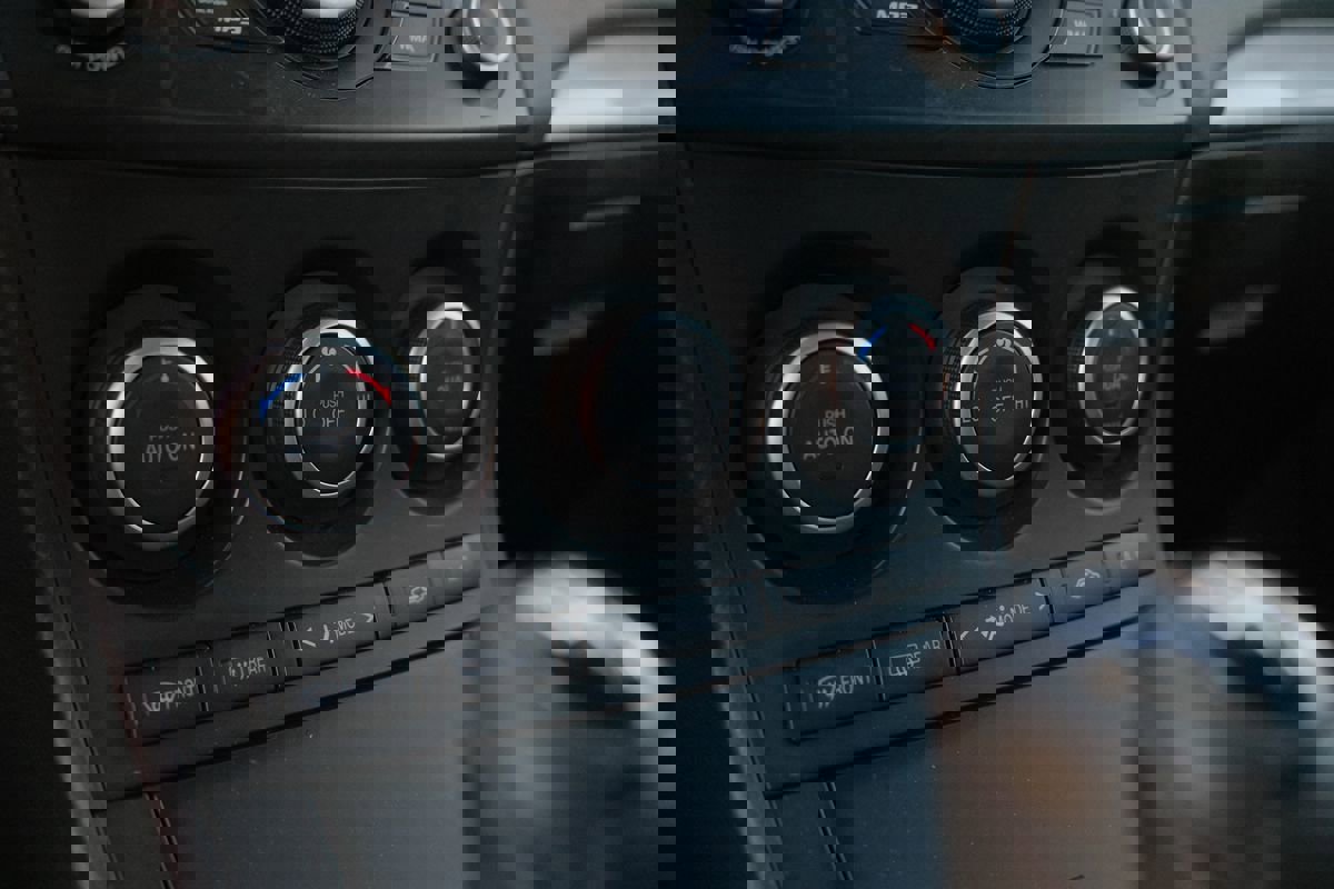 Used 2013 MAZDA MAZDA3 i Touring image 22