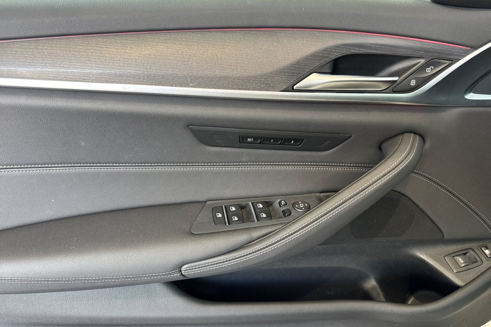 Used 2023 BMW 530e RWD image 12