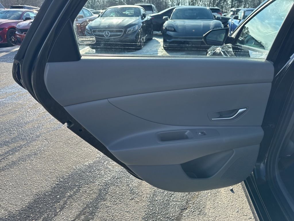 Used 2024 Hyundai Elantra SEL image 25