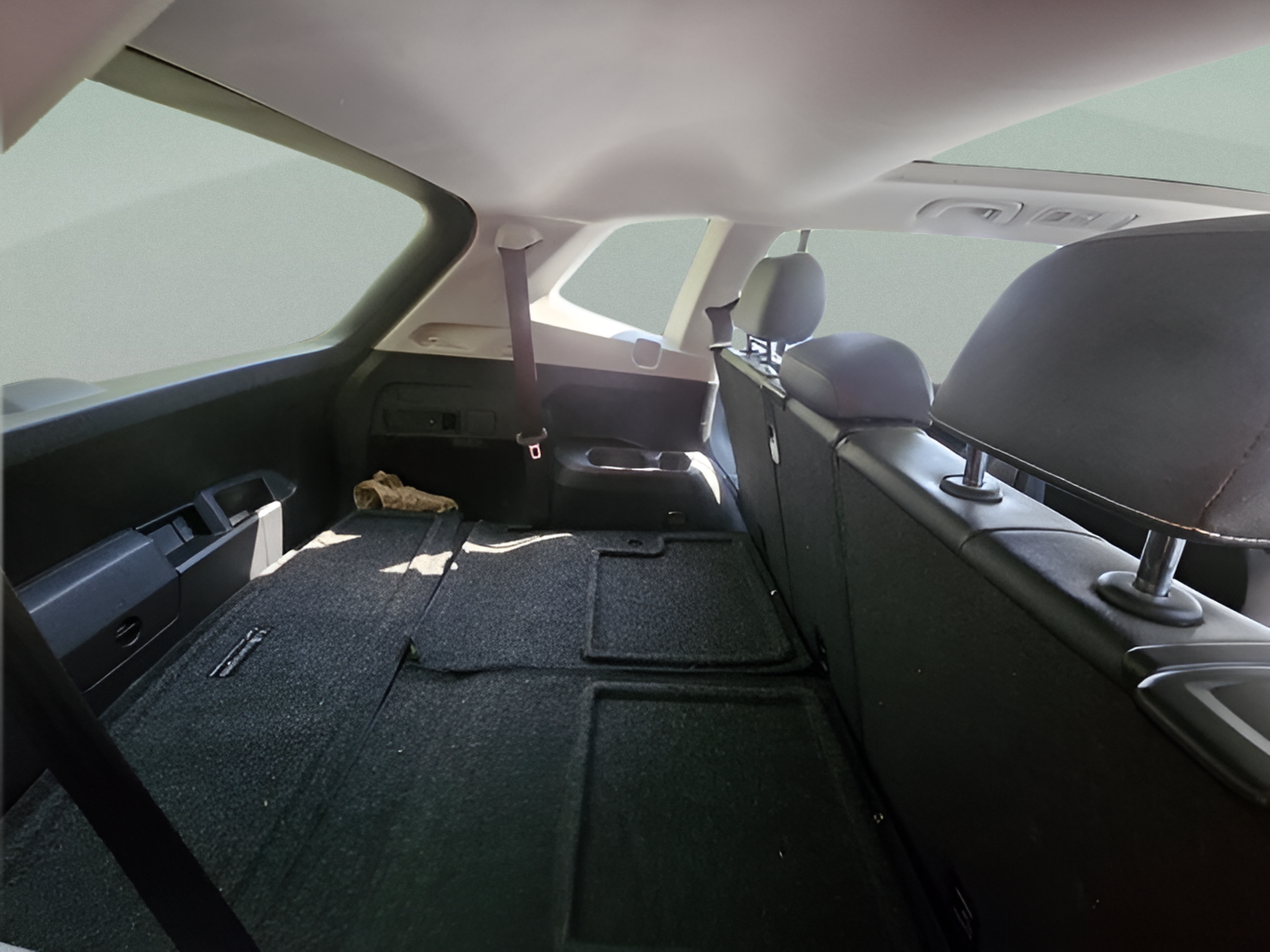 Used 2021 Volkswagen Tiguan SE w/ Panoramic Sunroof Package FWD image 4