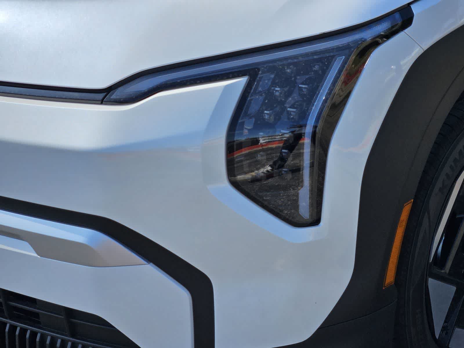 New 2027 Kia EV3 Wind FWD image 7