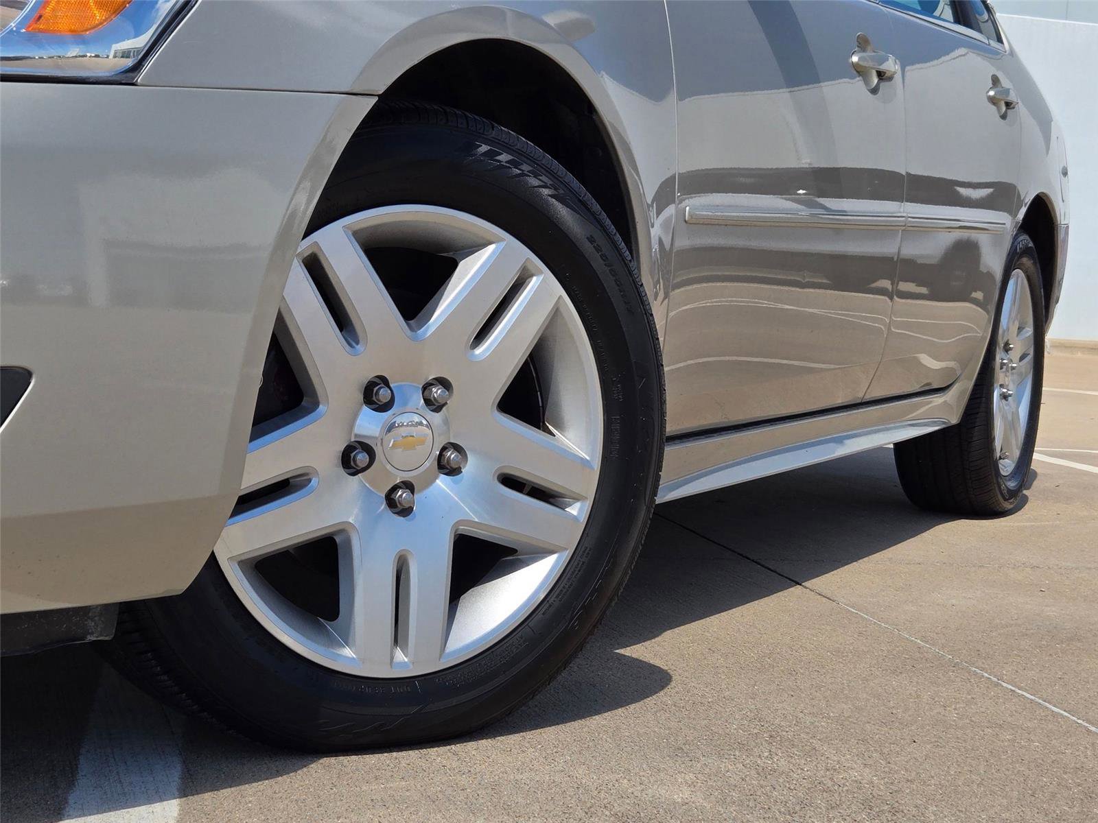 Used 2011 Chevrolet Impala LT w/ Luxury Edition Package FWD image 8