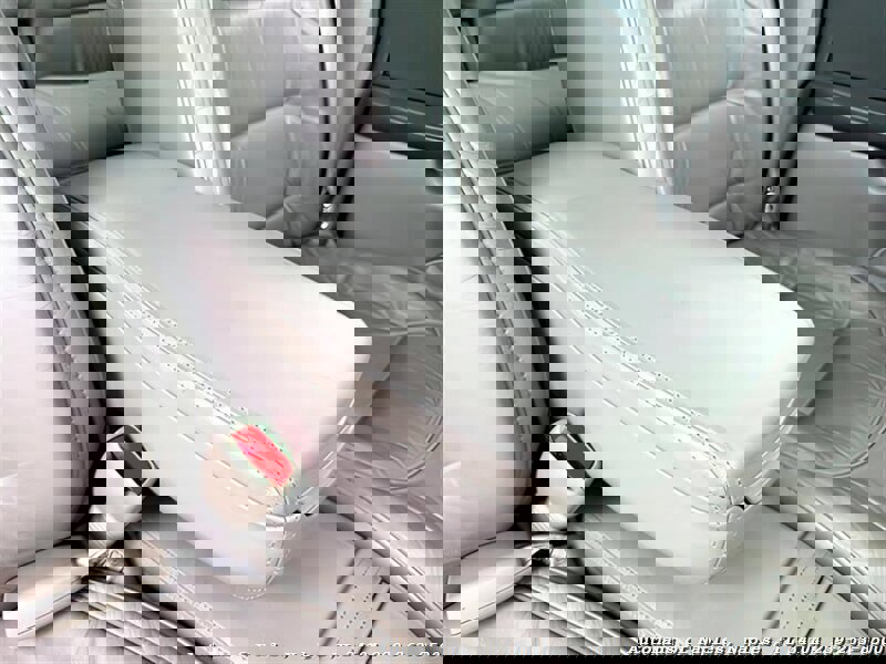 Used 2001 Cadillac De Ville w/ Comfort/Convenience Pkg image 34