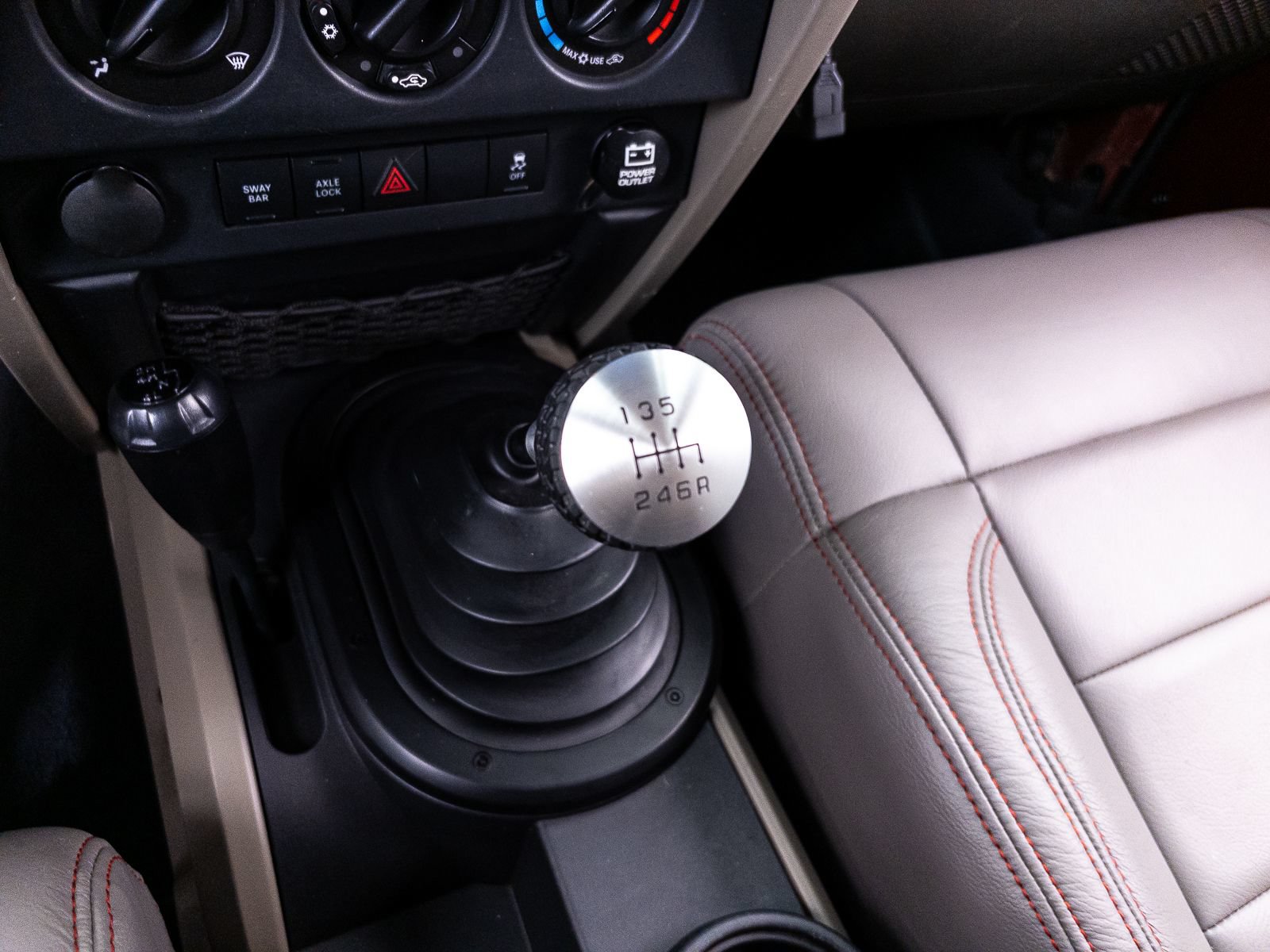 Used 2010 Jeep Wrangler Unlimited Rubicon AWD/4WD image 25