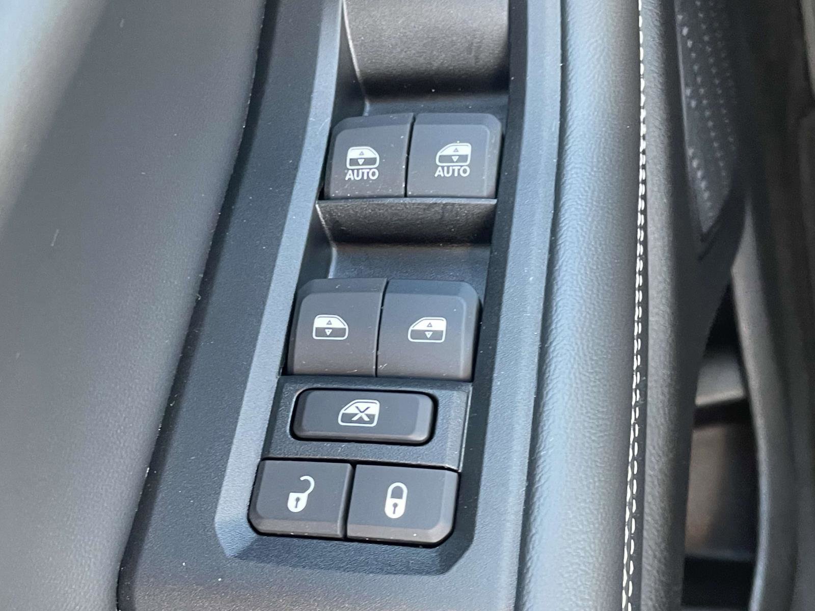 Used 2024 Jeep Grand Cherokee Altitude image 10